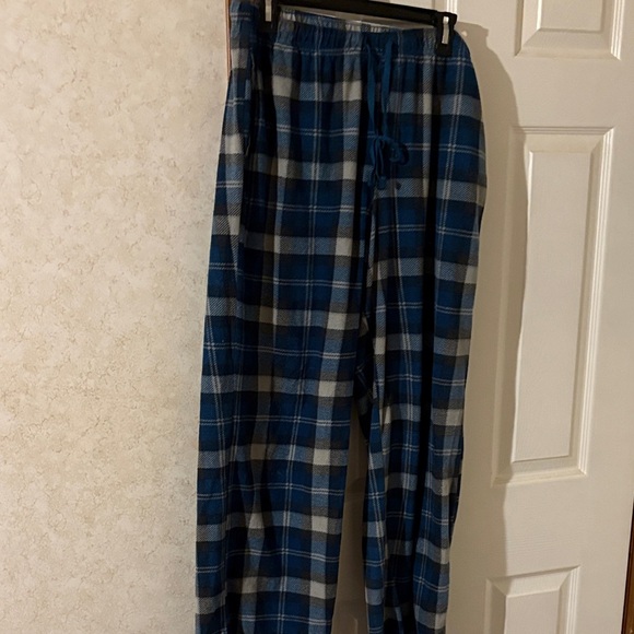 Highland Outfitters Other - Men's Blue Plaid Fleece Pajama Pants size XL. NWOT.